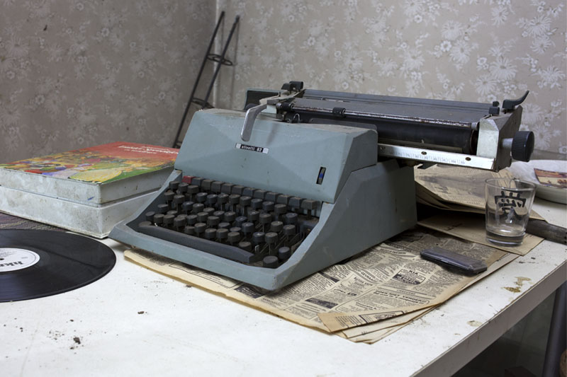 Villa O - Olivetti typewriter